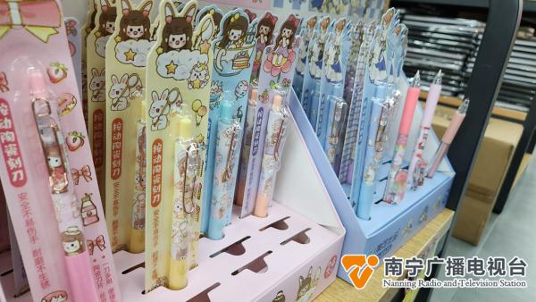 圆珠笔里藏真刀？放在口袋里甚至能把衣服割破