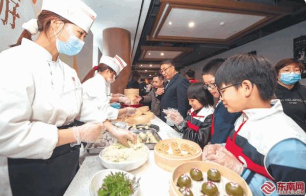 百万悬赏拒做“美食荒漠”,城市为何爱做餐饮文章? 百万悬赏拒做“美食荒漠”,城市为何爱做餐饮文章?