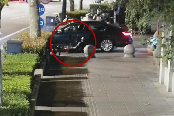 不甘心被前男友甩，上海一女子花30万“雇凶”报复，结果…