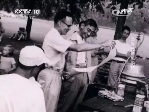 烧焦的遗体中，绝密文件完好无损……他倾尽一生，换来西北上空惊天巨响！