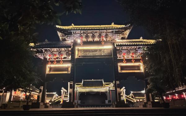 贵州习水:夜色下的土城古镇