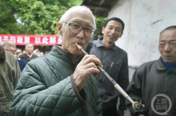 清明时分忆乡愁，著名诗人余光中：回到重庆就是我的回乡