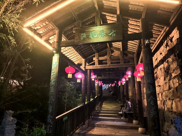贵州习水：夜色下的土城古镇
