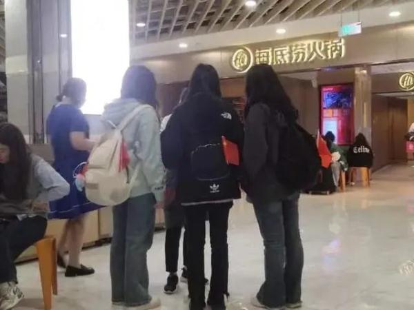 海底捞包房可过夜?官方这么说→ 海底捞包房可过夜?官方这么说→