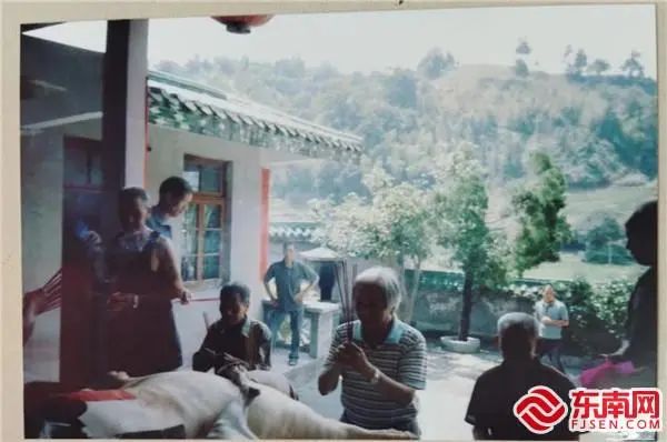 清明时节再现台胞探亲祭祖热