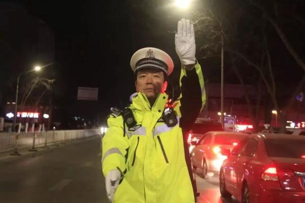 欢迎归队！6年后，她戴上了父亲的警号！