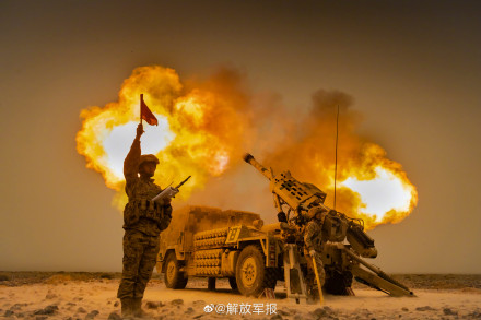 大地在颤抖！一起体验火炮实弹射击