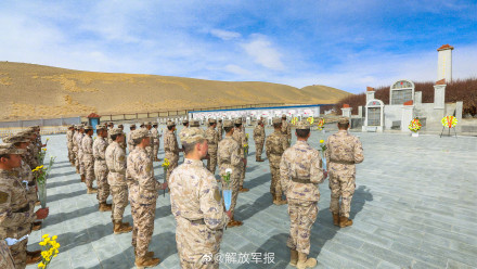 这一刻,深情仰望雪域高原的精神丰碑 这一刻,深情仰望雪域高原的精神丰碑