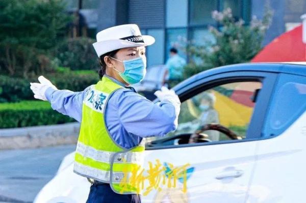 “警号111871，你好！警号191151向你报到！”