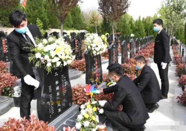 200元至50000元,从“代客祭扫”到“元宇宙祭扫”,当科技融入清明祭祀 200元至50000元,从“代客祭扫”到“元宇宙祭扫”,当科技融入清明祭祀