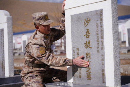 这一刻,深情仰望雪域高原的精神丰碑 这一刻,深情仰望雪域高原的精神丰碑
