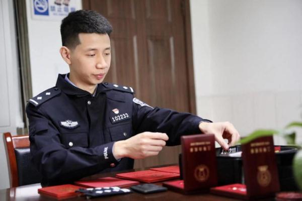 公安英烈子女,续写“警察故事” 公安英烈子女,续写“警察故事”