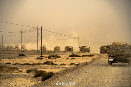 大地在颤抖！一起体验火炮实弹射击