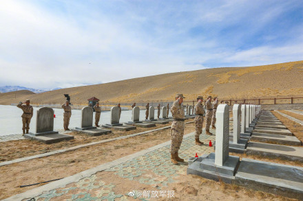 这一刻,深情仰望雪域高原的精神丰碑 这一刻,深情仰望雪域高原的精神丰碑