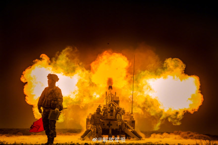 大地在颤抖！一起体验火炮实弹射击