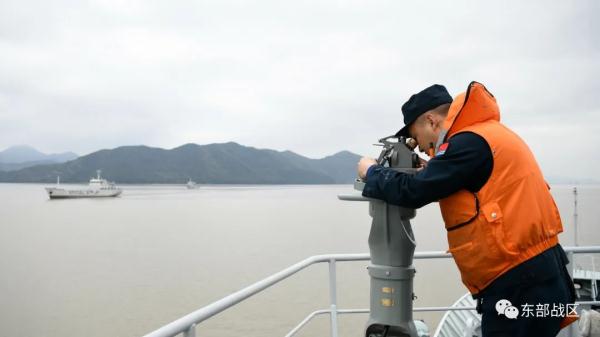 勤务船编队,出击! 勤务船编队,出击!