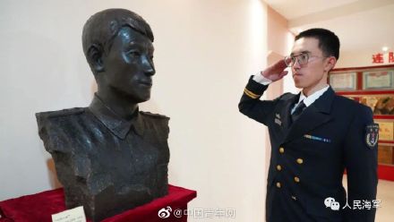 时隔23年！这张“父子合影”令人泪目
