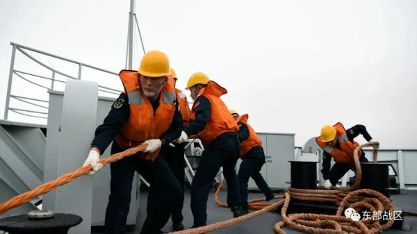 勤务船编队,出击! 勤务船编队,出击!