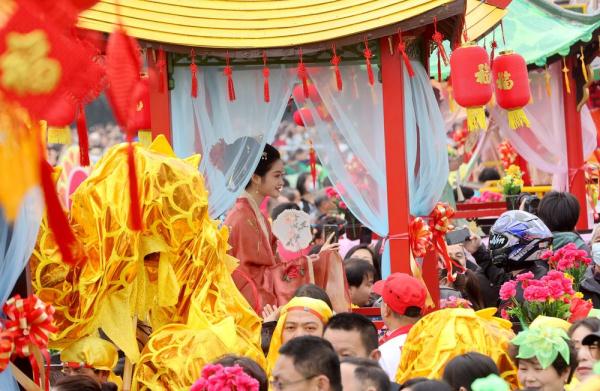 千年民俗蚕花庙会在德清拉开帷幕