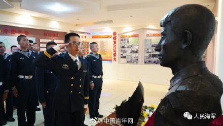 时隔23年！这张“父子合影”令人泪目
