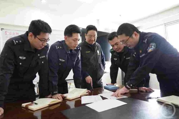 “新员工”同时在多家企业入职领底薪，“套路应聘”诈骗5000多万元  ！