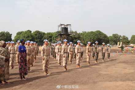 我赴南苏丹维和工兵分队展开补给线施工任务