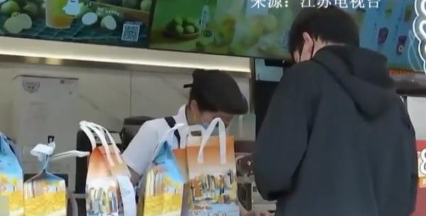 不满20元不送！外卖起送“门槛”该取消吗？相关部门发声→