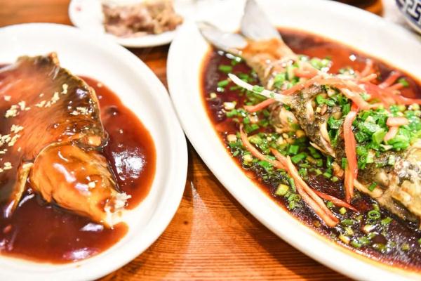 此地悬赏100万元，摆脱“美食荒漠”？误会了！但官方真组团去其他地方调研吃的了→