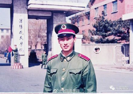 时隔23年！这张“父子合影”令人泪目