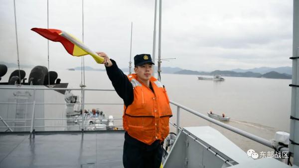 勤务船编队,出击! 勤务船编队,出击!