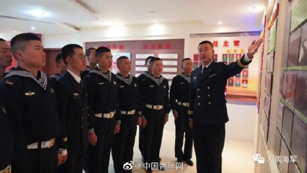 时隔23年！这张“父子合影”令人泪目