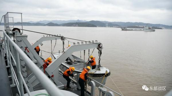 勤务船编队,出击! 勤务船编队,出击!