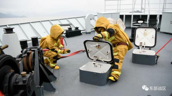 勤务船编队,出击! 勤务船编队,出击!