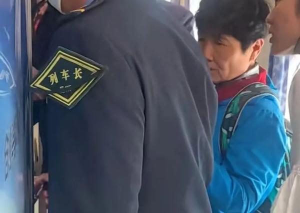 列车上，她救了个人！网友：这大概就是学医的意义吧