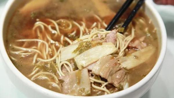 此地悬赏100万元，摆脱“美食荒漠”？误会了！但官方真组团去其他地方调研吃的了→