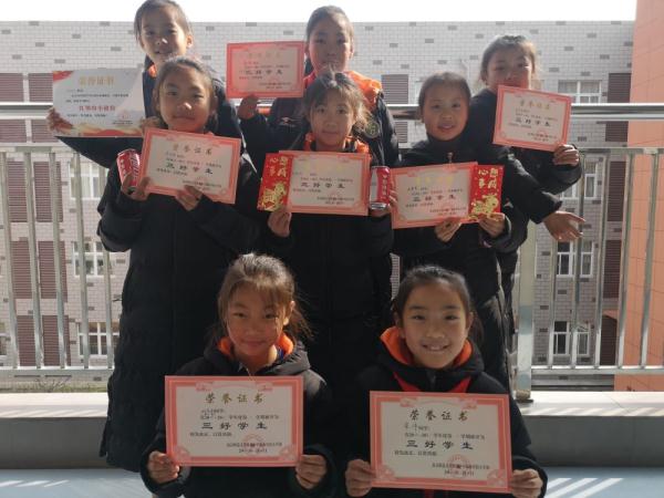 追光 | 这所小学,竟有“豪华”更衣室、“名人堂”和“历史时刻” 追光 | 这所小学,竟有“豪华”更衣室、“名人堂”和“历史时刻”