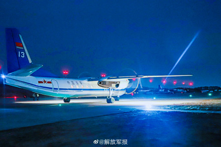 飞行学员开展夜航编组单飞训练