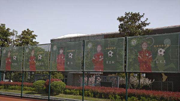 追光 | 这所小学,竟有“豪华”更衣室、“名人堂”和“历史时刻” 追光 | 这所小学,竟有“豪华”更衣室、“名人堂”和“历史时刻”