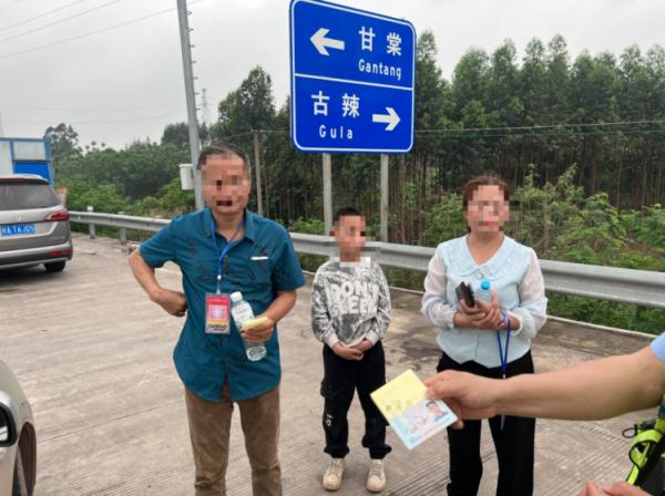 先是“爸爸”，后称“叔叔”！被查现场男子丢下一对母子逃跑，其身份“成疑”！
