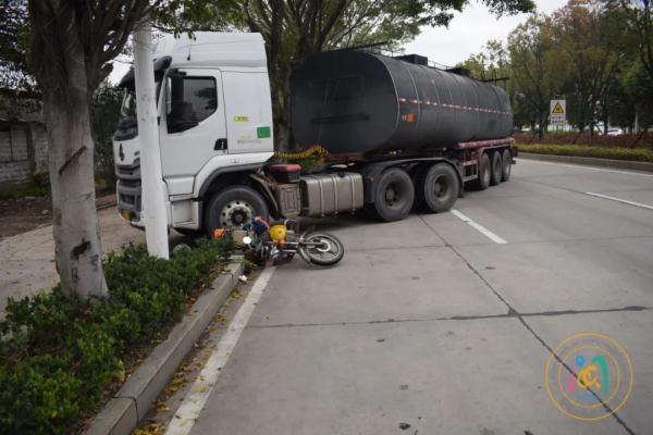 他被吓得直发抖:捡回一条命! 他被吓得直发抖:捡回一条命!