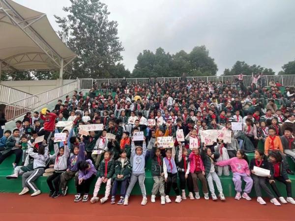 追光 | 这所小学,竟有“豪华”更衣室、“名人堂”和“历史时刻” 追光 | 这所小学,竟有“豪华”更衣室、“名人堂”和“历史时刻”