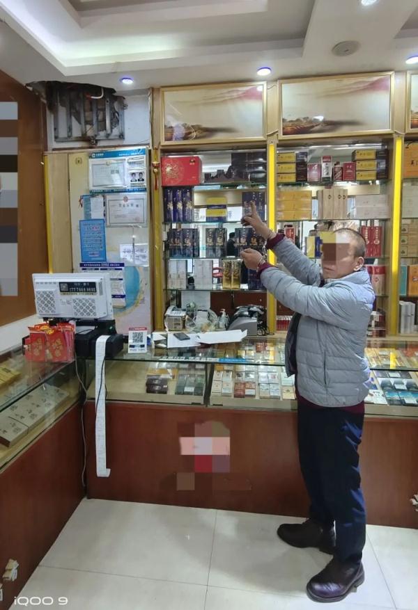 男子凿洞盗香烟,警方迅速破案 男子凿洞盗香烟,警方迅速破案