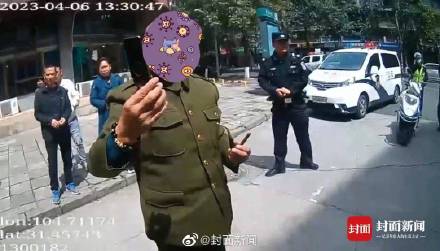 离谱！男子开假军车被查掏出联合国证