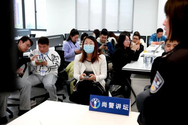 一公司竟有18人上当！还好是虚惊一场……