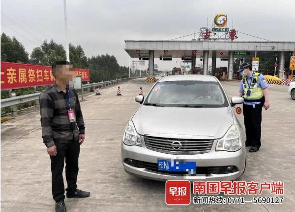 男子遇交警查车丢下妻儿逃跑，儿子配合演戏叫“叔叔”……