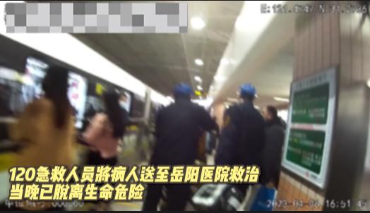 他们跪地12分钟,“抢”回了一条命... 他们跪地12分钟,“抢”回了一条命...