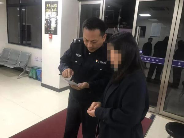 妻子接了一个电话，丈夫竟然将其“扭送”至派出所