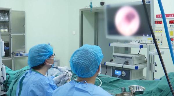 幼年游泳耳朵进水不在意或掏耳朵太用力，导致鼓膜穿孔，他们能恢复听力吗？