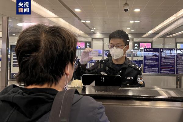“乙类乙管”满3月 上海浦东机场超200万人次出入境 “乙类乙管”满3月 上海浦东机场超200万人次出入境