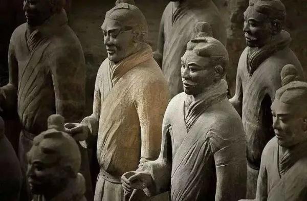 掰断兵马俑拇指，他终于认罪了！